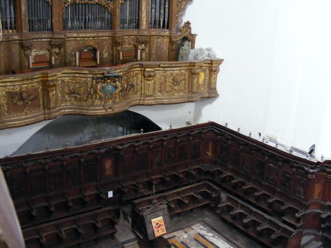 (109) Complesso Monastico - Un affaccio nella Chiesa di San Nicolo'